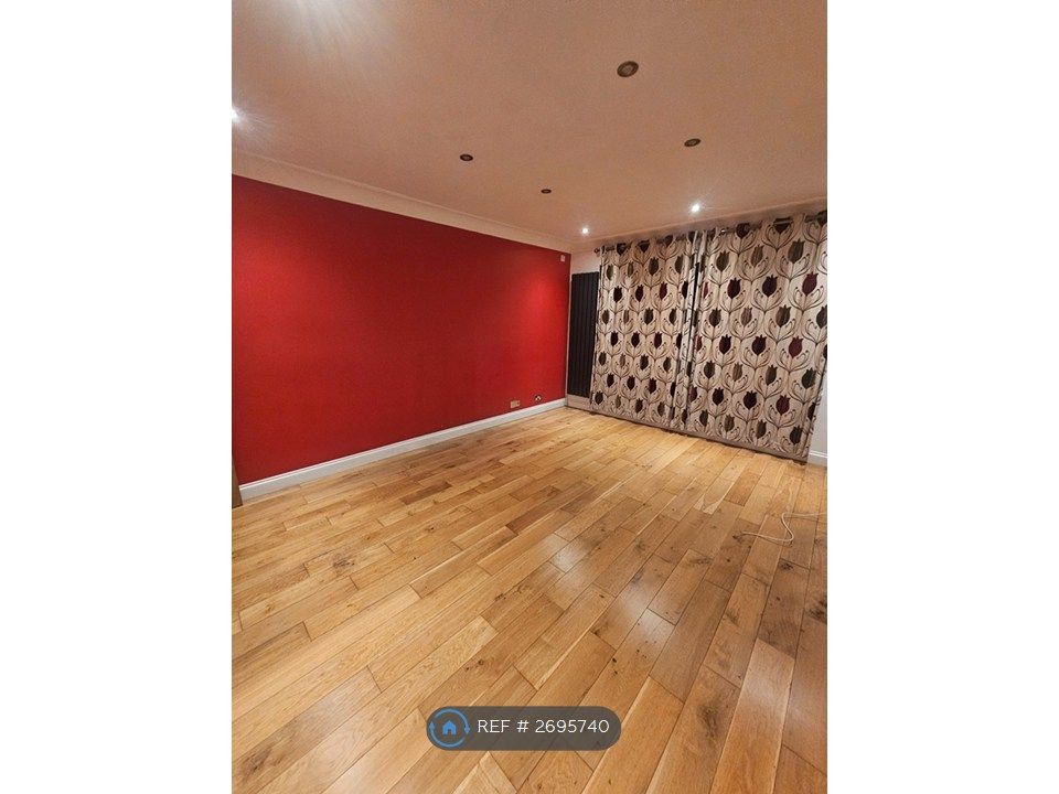 Property photo 1 of 9 Room3