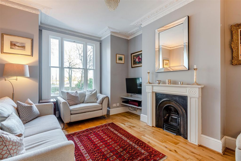 Property photo 2 of 22 8633322-Interior32.Jpg
