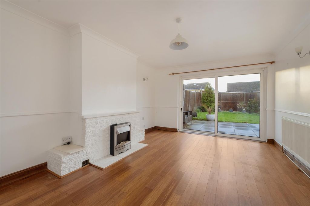 Property photo 2 of 14 Highgate Road, Whitstable