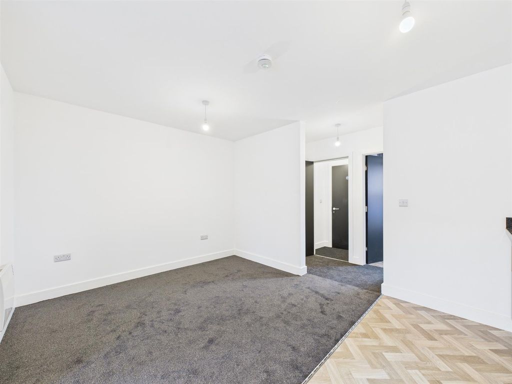 Property photo 3 of 15 Cam03844G0-Pr0331-Still009.Jpg