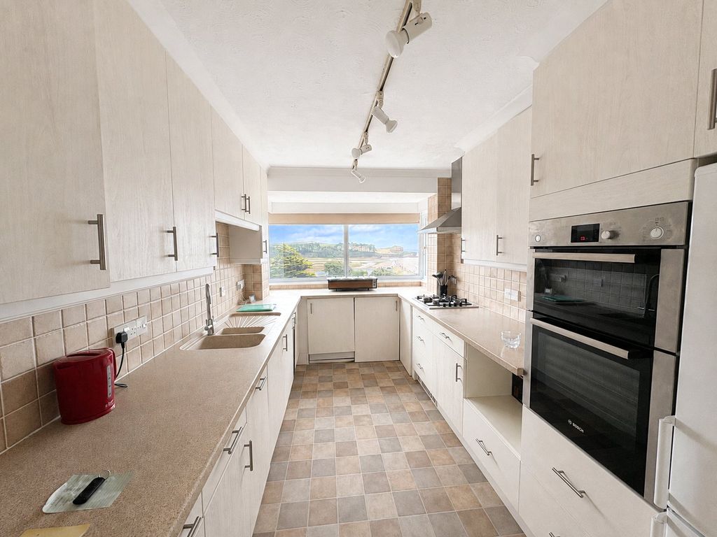 Property photo 3 of 15 Kitchen