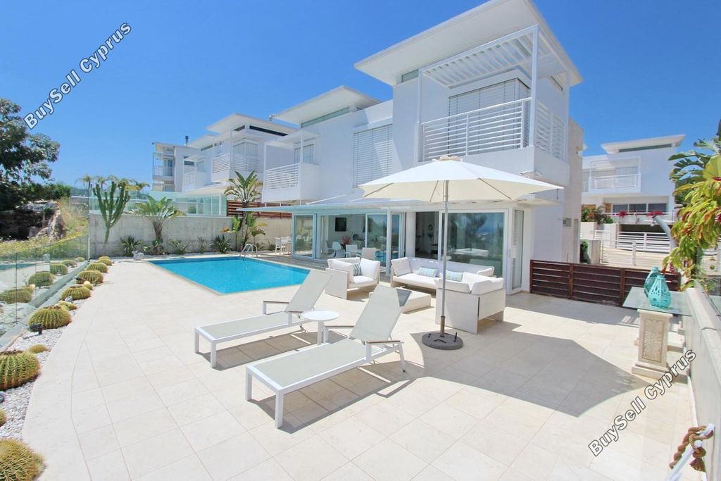 Property photo 1 of 33