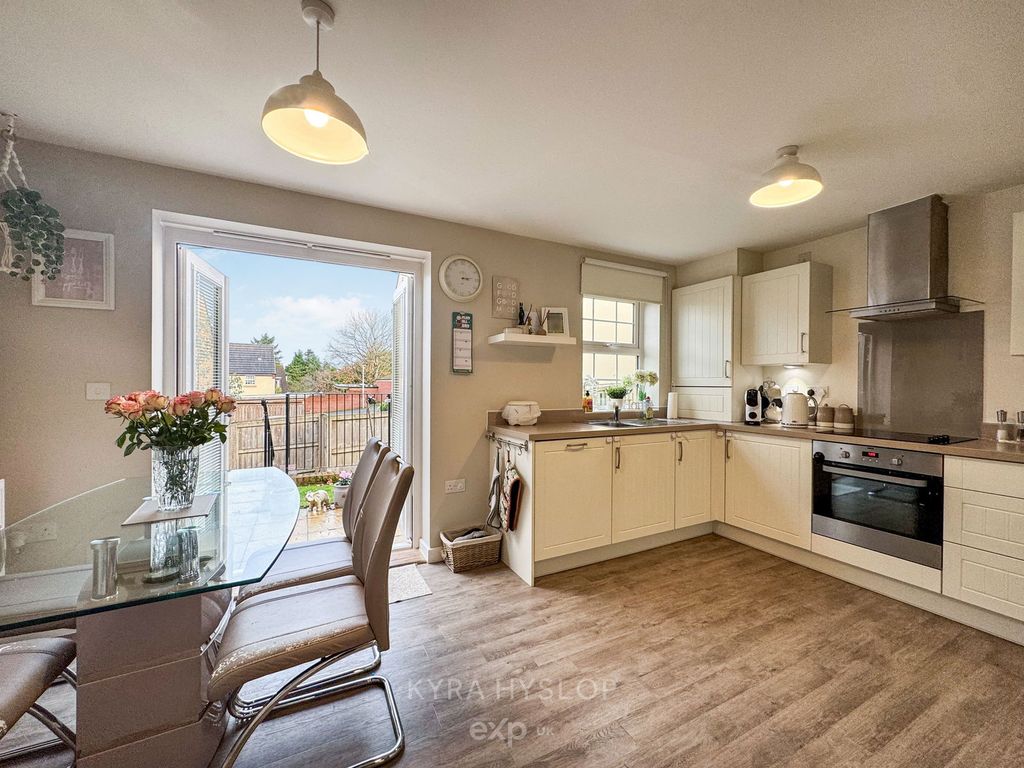 Property photo 2 of 21