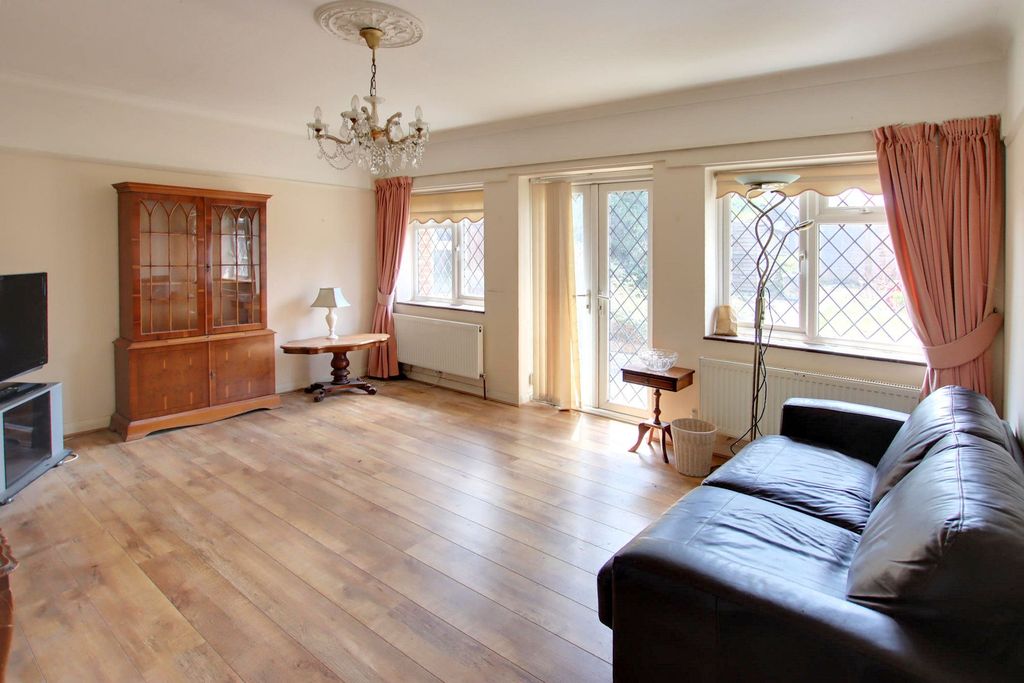 Property photo 3 of 11