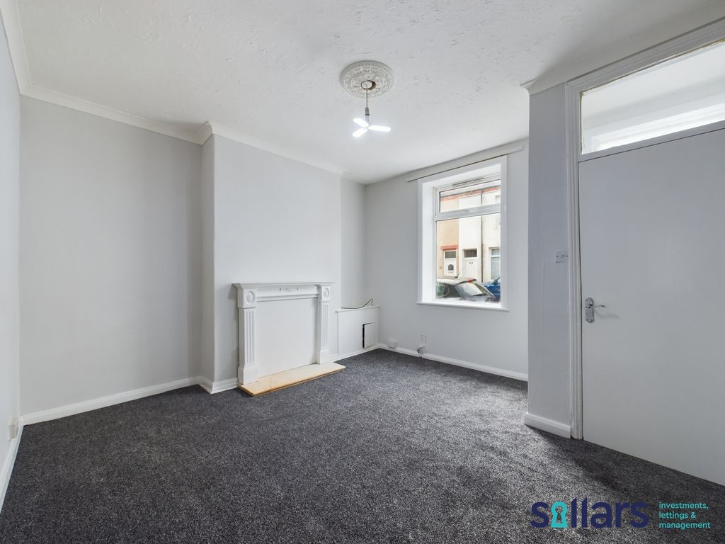 Property photo 2 of 10 General Cam02483G0-P