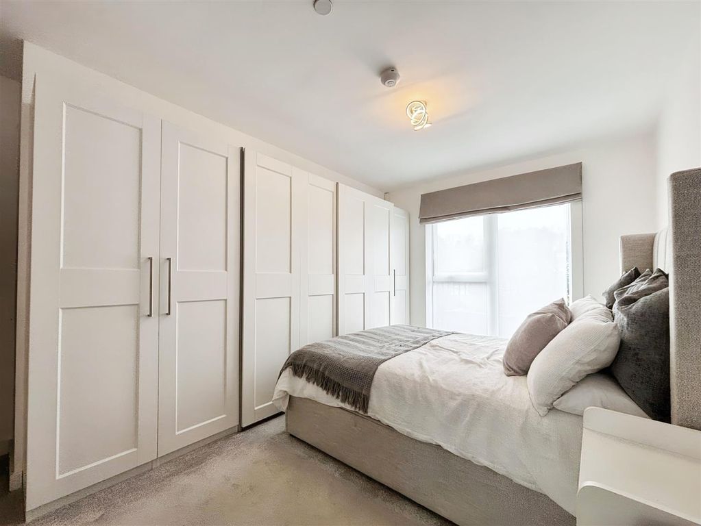 Property photo 3 of 10 04Ef6353-Bedroom 202.Jpg