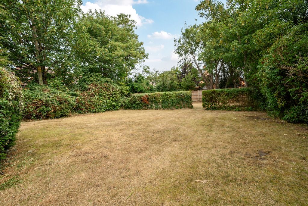 Property photo 3 of 25 1329335-23-688746...