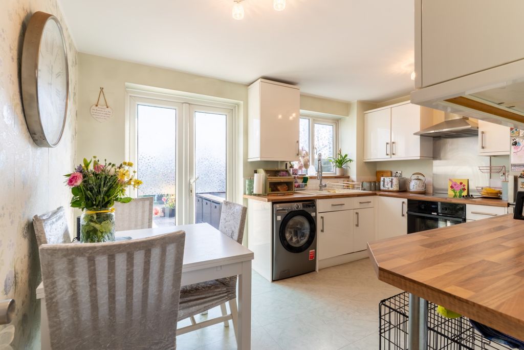 Property photo 3 of 16 5113895