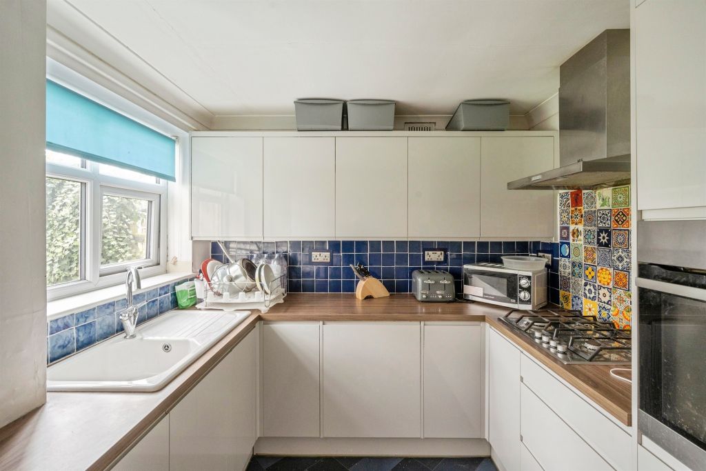 Property photo 2 of 17