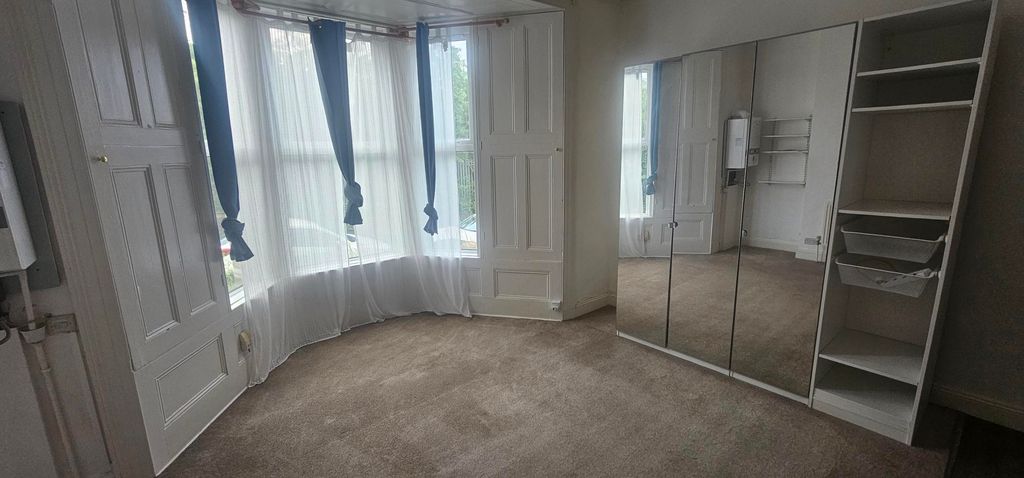 Property photo 2 of 4