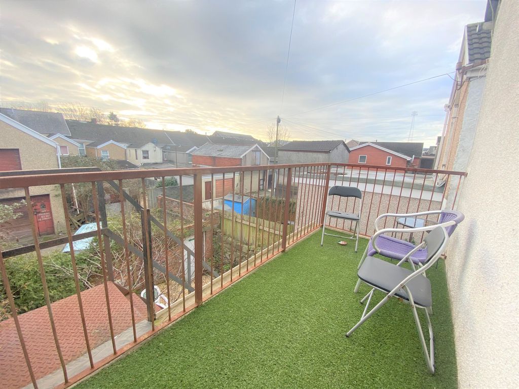 Property photo 2 of 7 Roof Terrace
