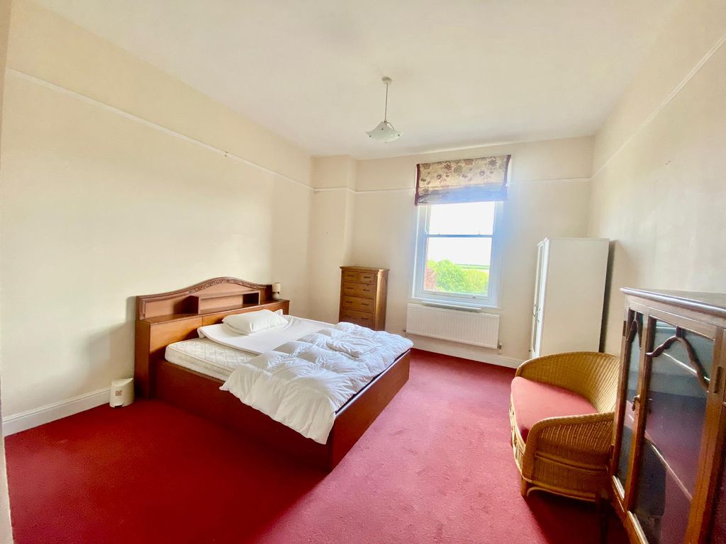 Property photo 3 of 29