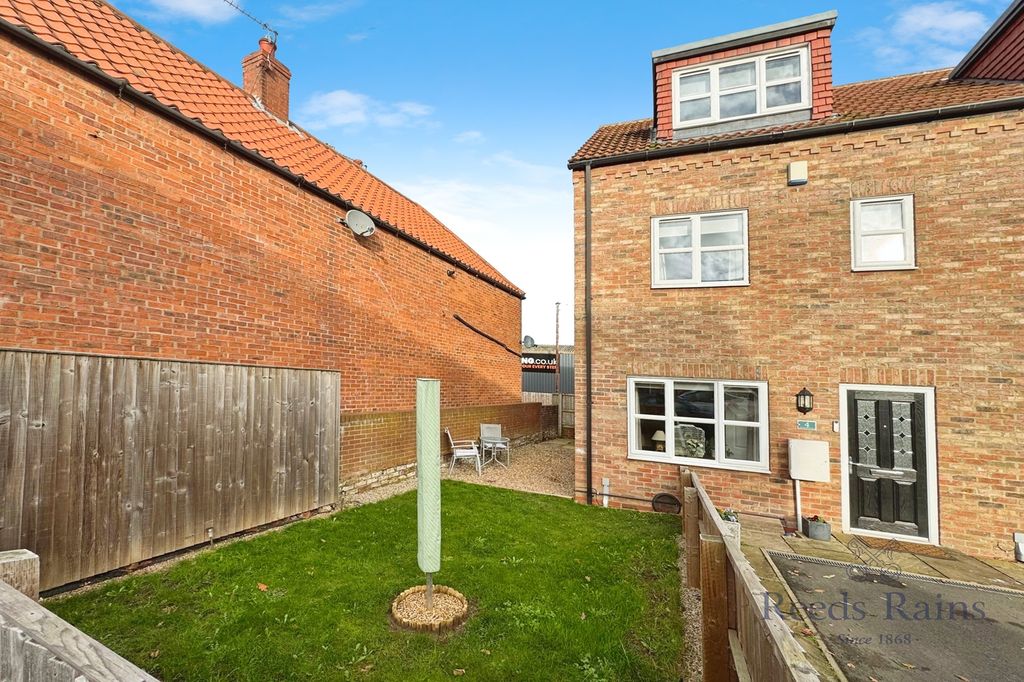 Property photo 1 of 17 Front