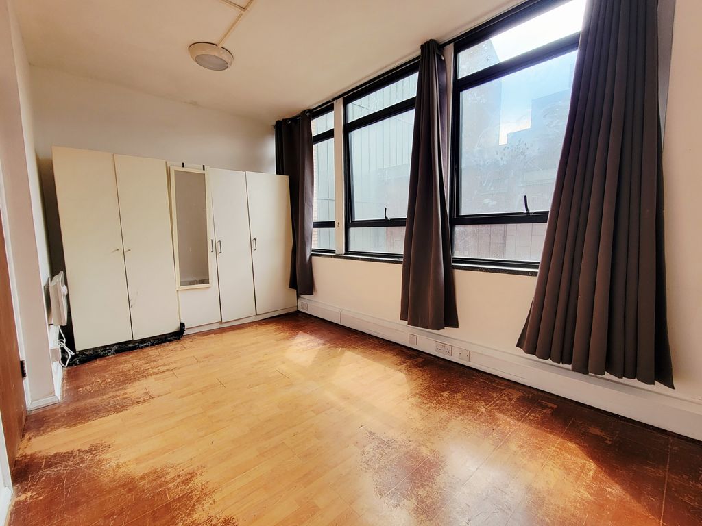 Property photo 2 of 4 Living Space