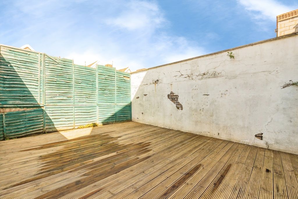 Property photo 3 of 15 Pbox-Img.Jpg