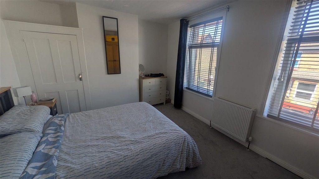 Property photo 1 of 5 Bedroom