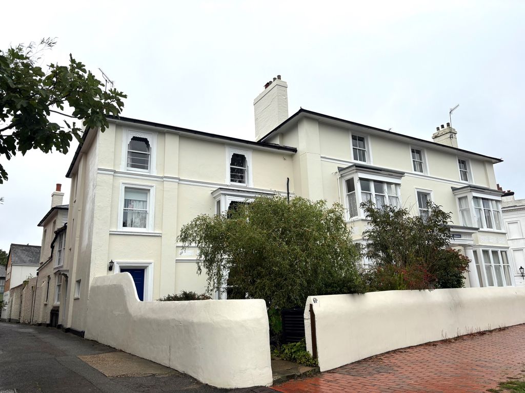 Property photo 1 of 6 2 Bed Unfurnished Flat