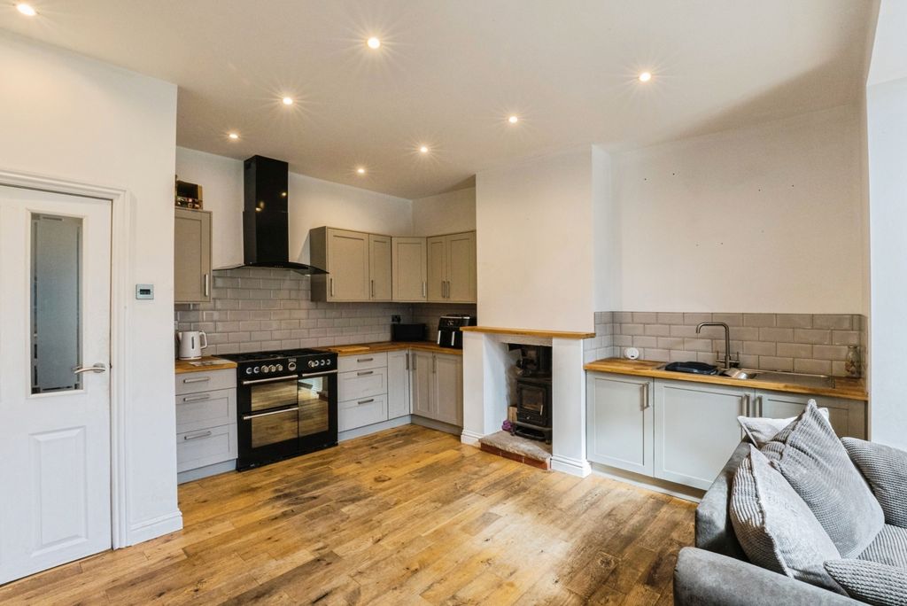 Property photo 2 of 10 Pbox-Img.Jpg