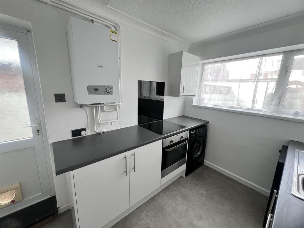 Property photo 2 of 12 Kitchen 2.Jpg