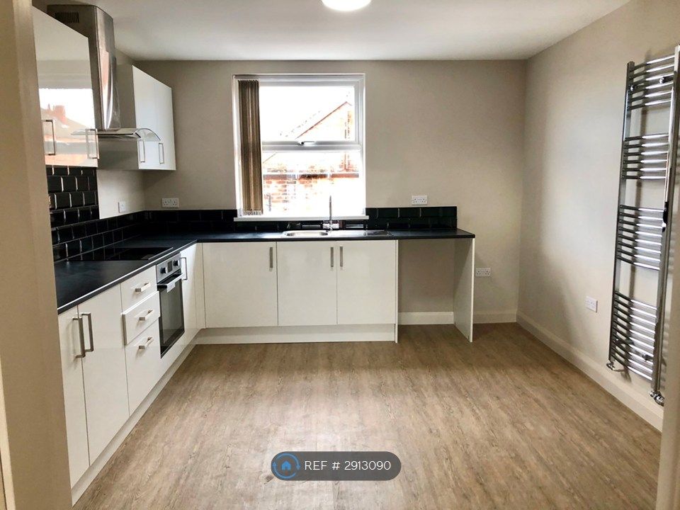 Property photo 3 of 10 Kitchen
