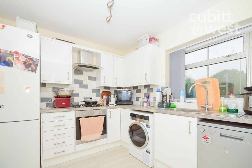 Property photo 2 of 15 Kitchen
