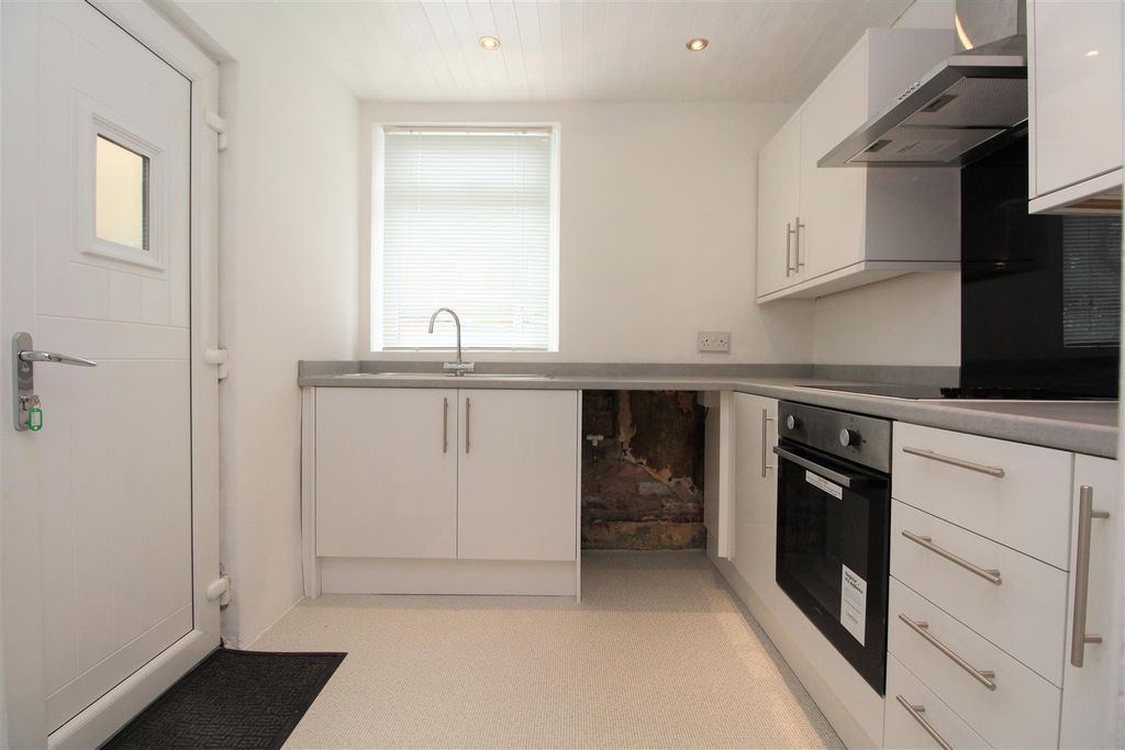 Property photo 3 of 13 Kitchen 1.Jpg