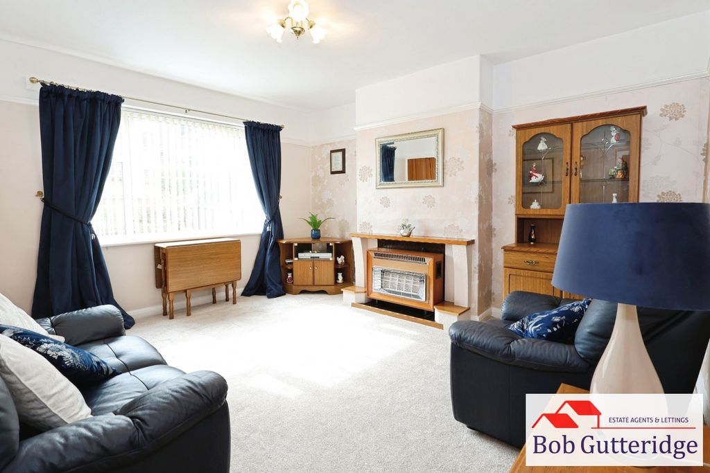 Property photo 2 of 17 Lounge