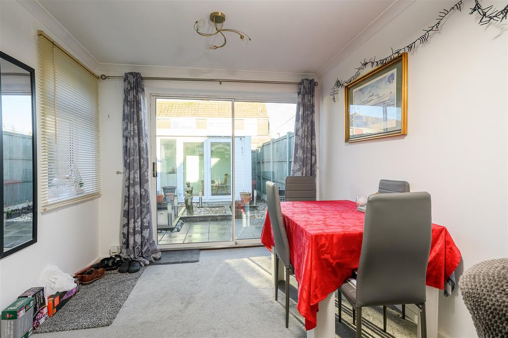 Property photo 3 of 10 Dining Area