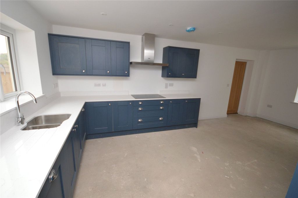 Property photo 3 of 24 Kitchen/Diner