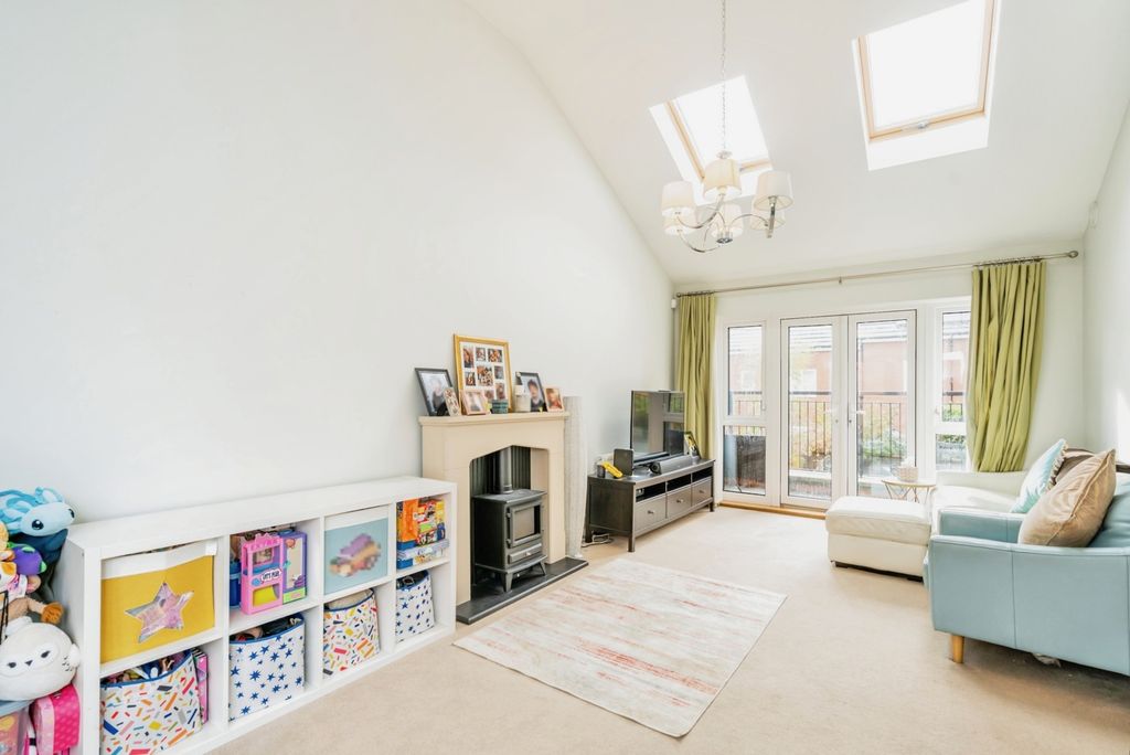 Property photo 3 of 17 Photo