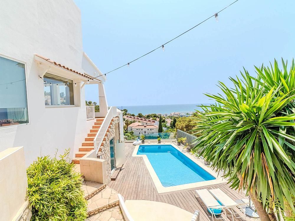 Property photo 1 of 44