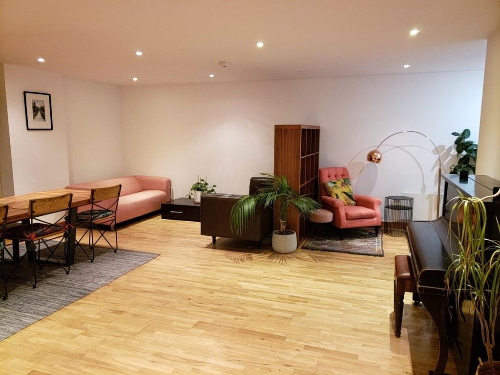 Property photo 2 of 14 2 Lounge 1B.Jpg
