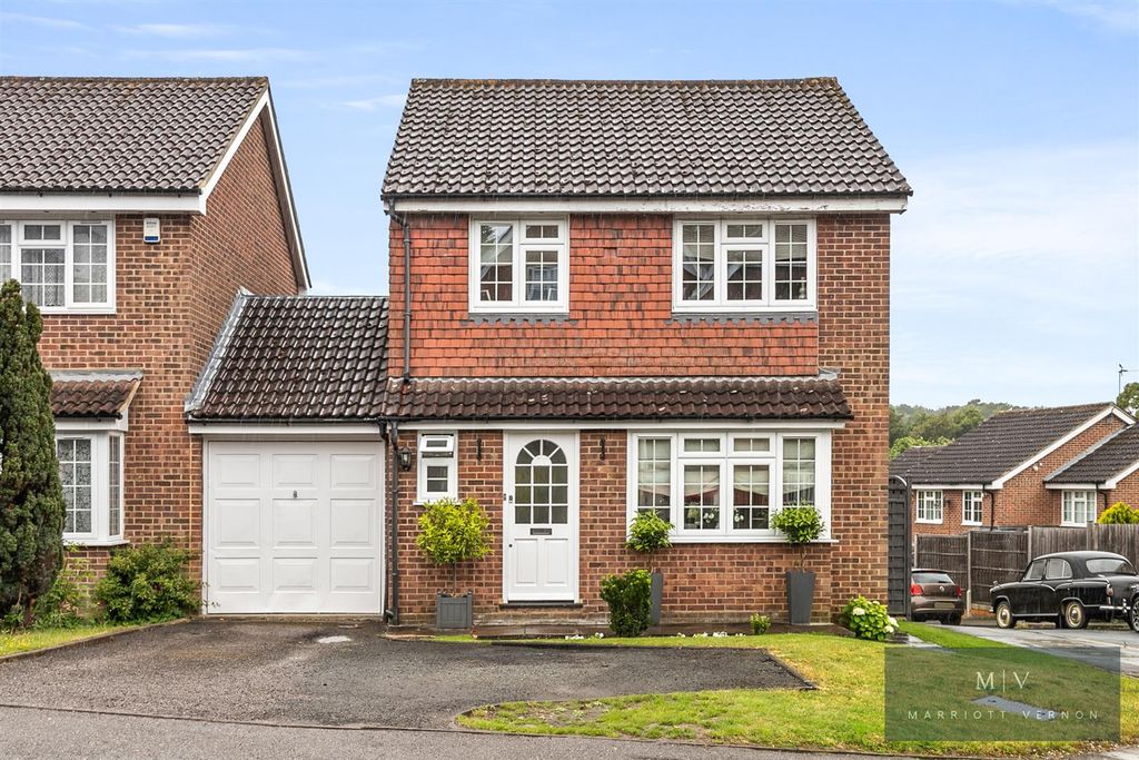 Property photo 1 of 21 Purley Downs Road 94 MV-23.Jpg