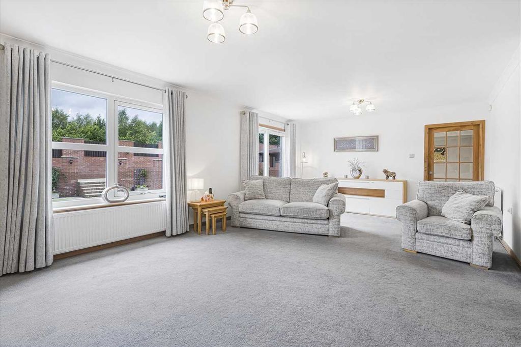 Property photo 2 of 33