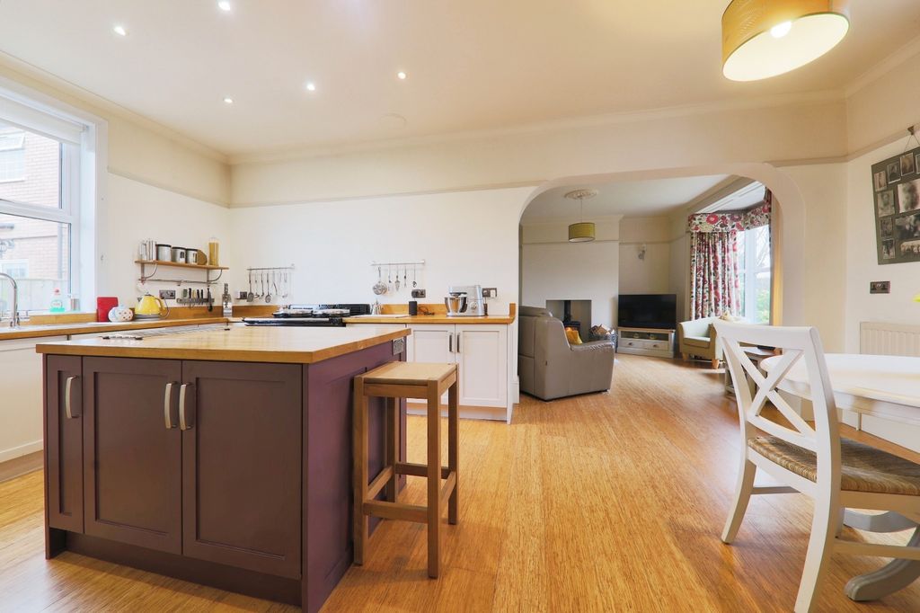 Property photo 2 of 24 3733217