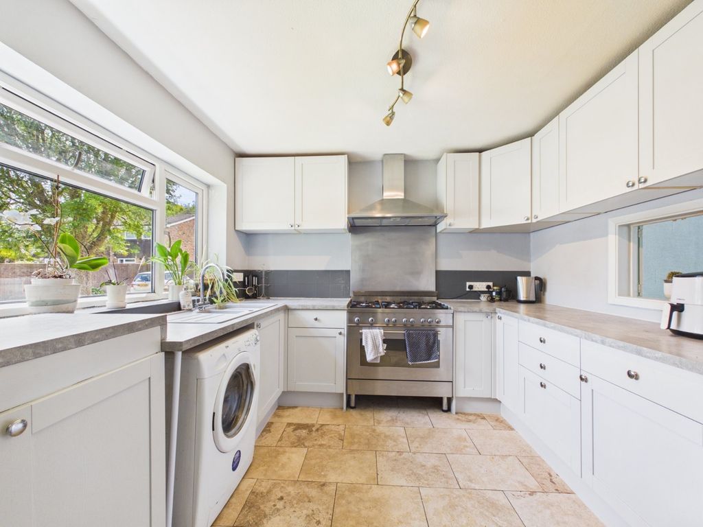 Property photo 2 of 14 Kitchen