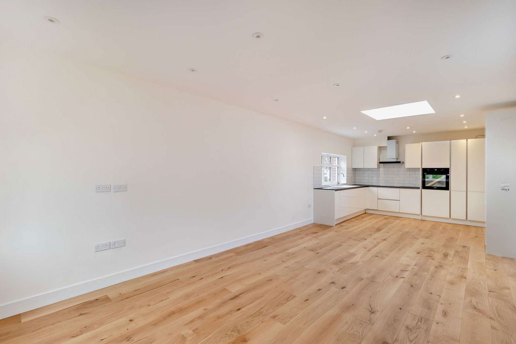 Additional image 11 of 2 bed flat for saleMoss Lane, Pinner Village HA5