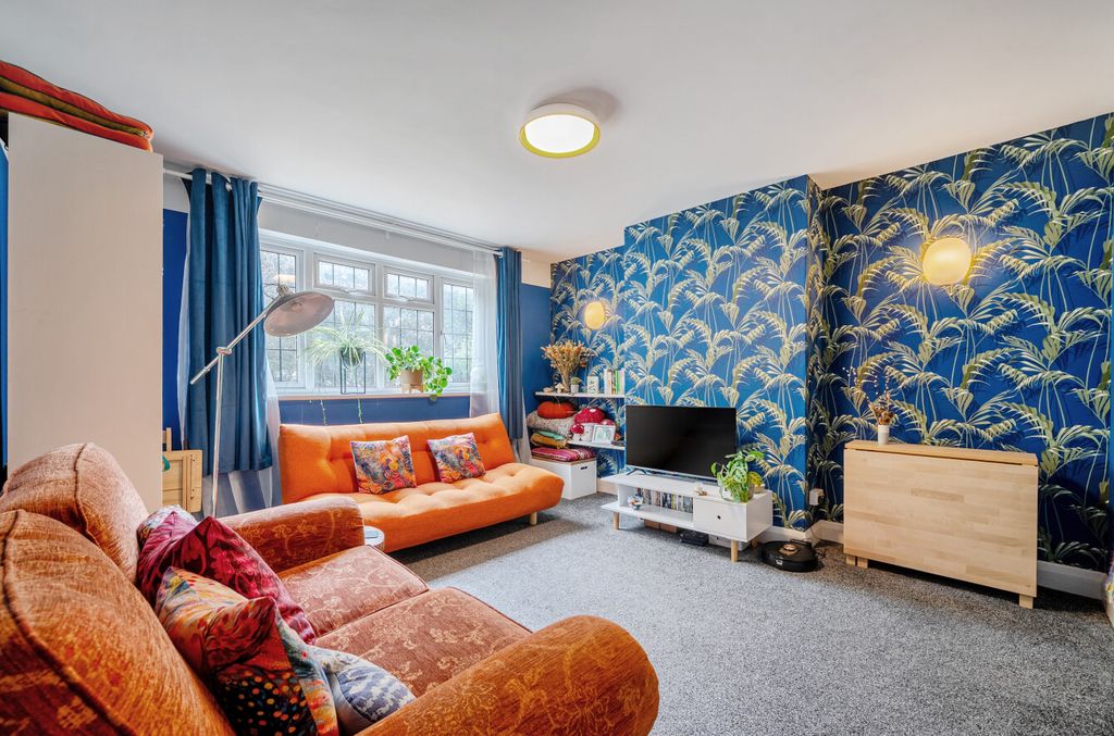 Property photo 2 of 12 1497521-10-6A686E...