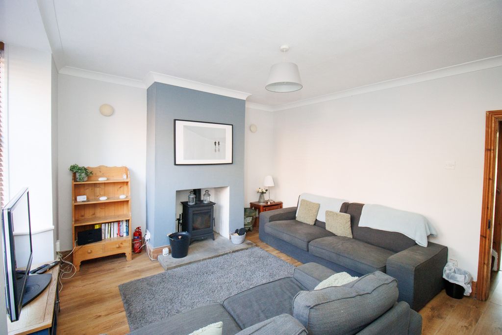 Property photo 2 of 25