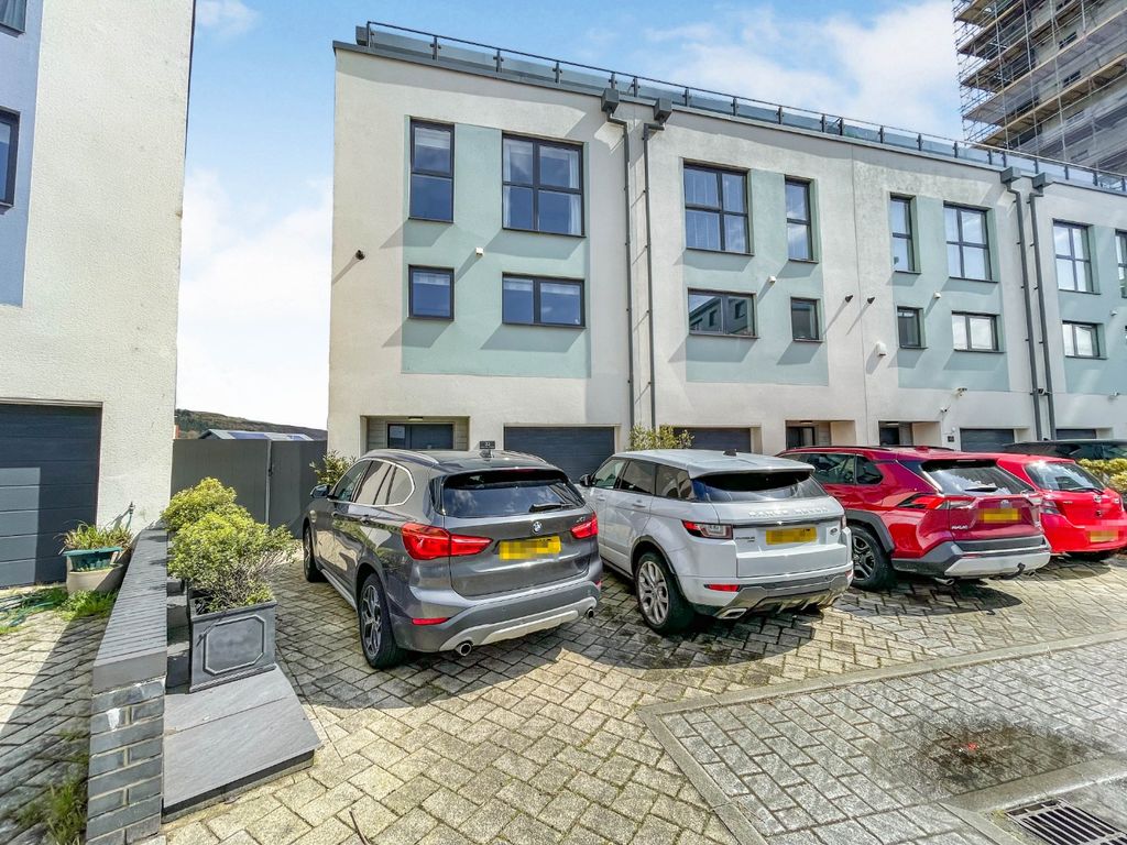 Property photo 1 of 32 1892491