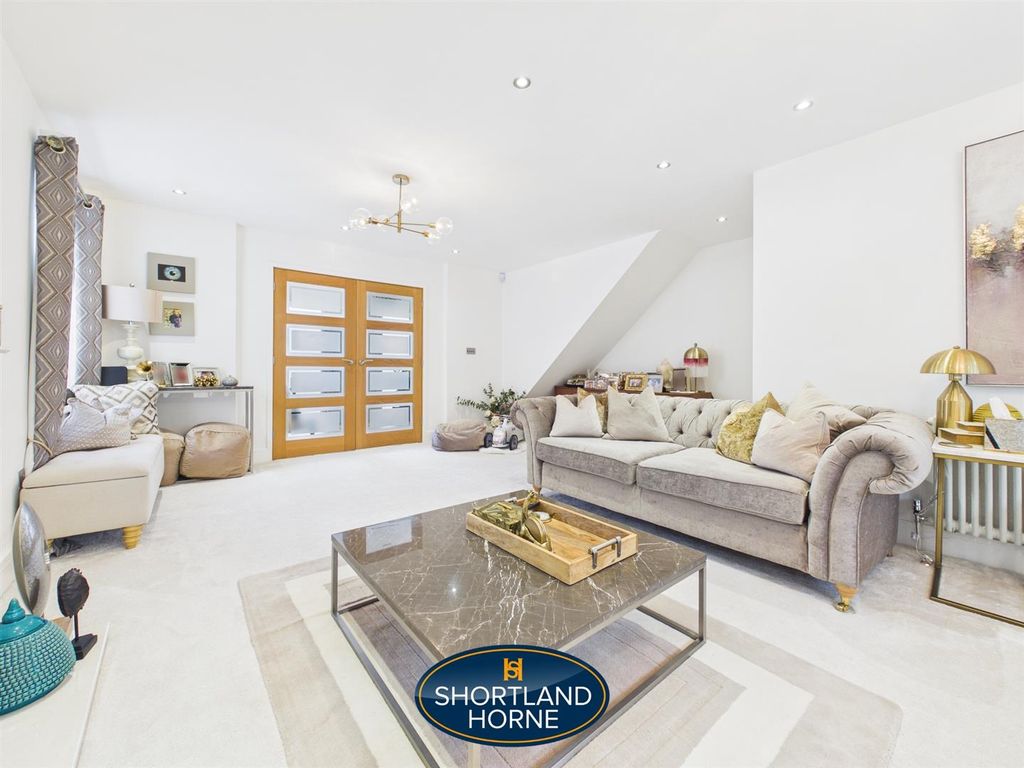 Property photo 3 of 36