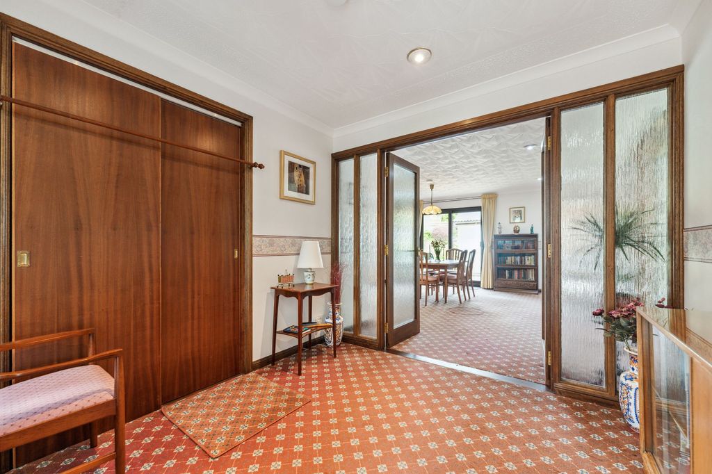 Property photo 3 of 37
