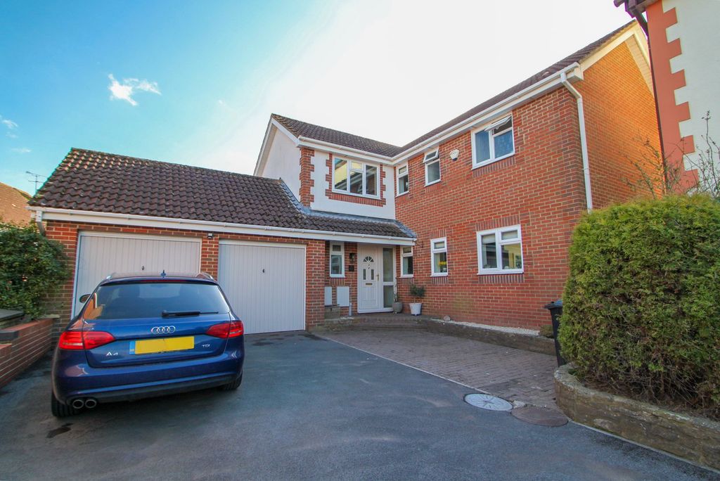 Property photo 1 of 31