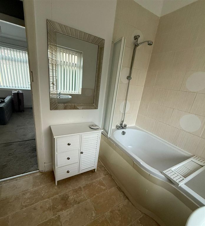 Property photo 3 of 4 Bath.Jpg