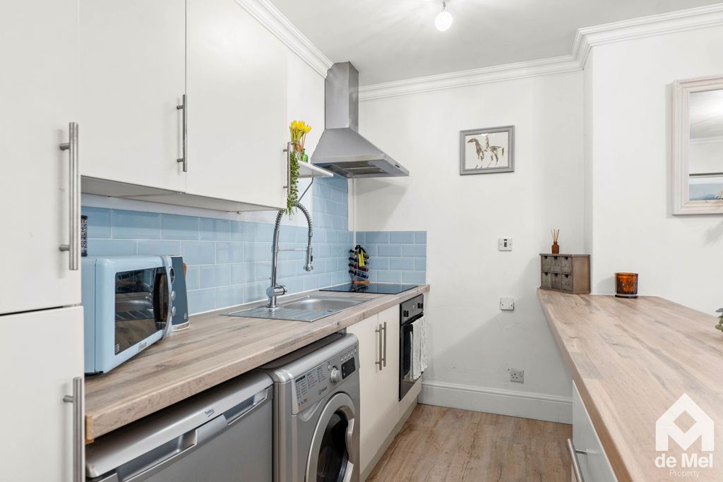 Property photo 3 of 9 Photo 11