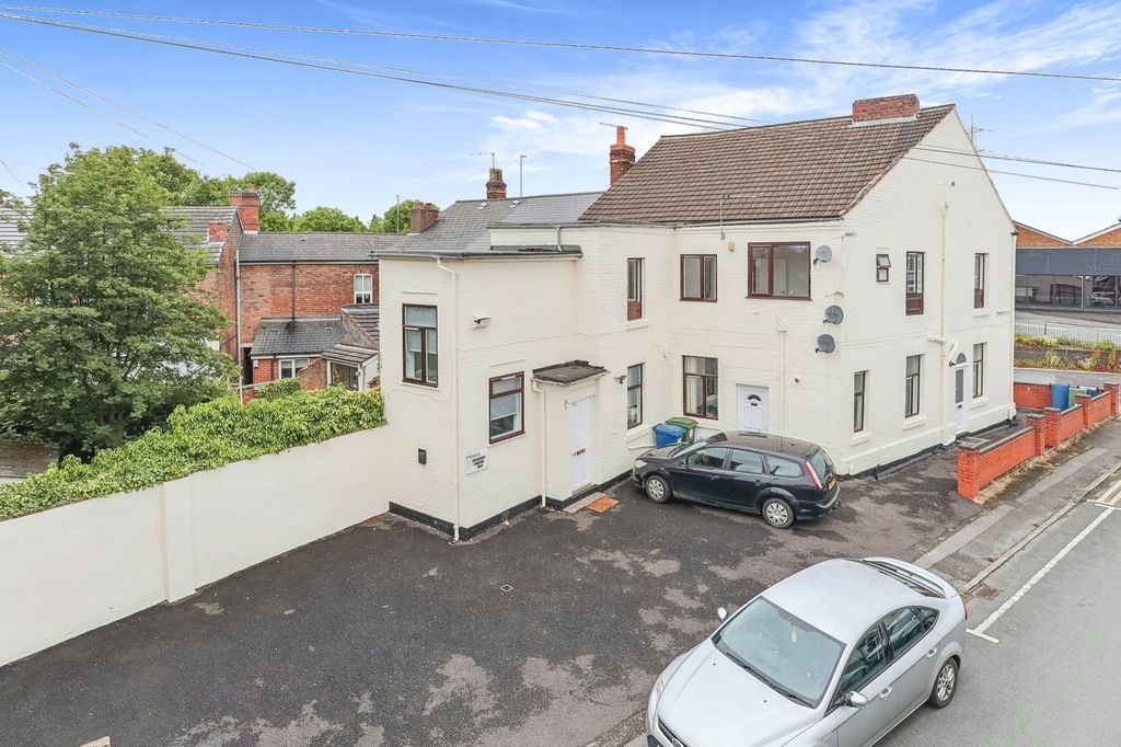 Property photo 3 of 12 Parking