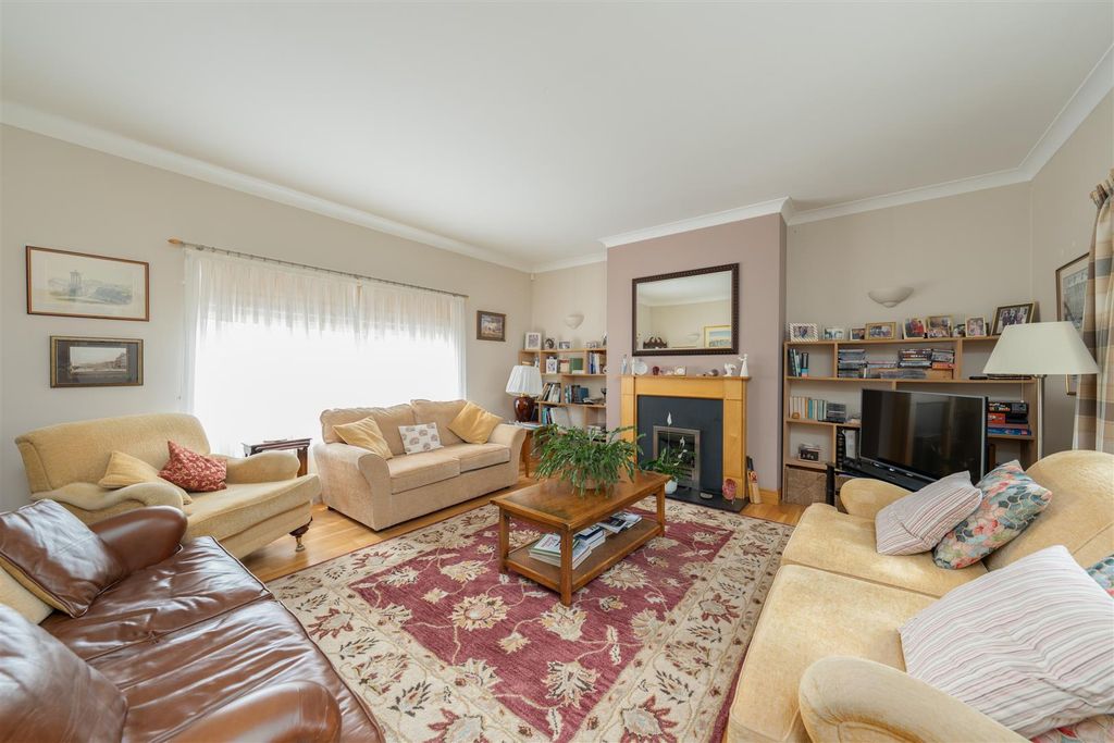 Property photo 3 of 24 Woodlands-9Broomlands-03.Jpg
