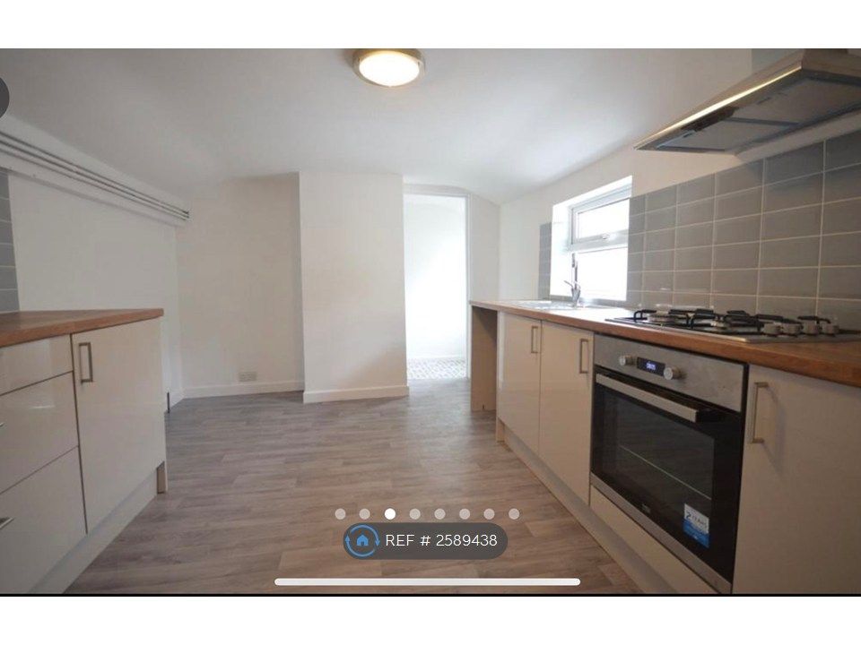 Property photo 2 of 6 Kitchen