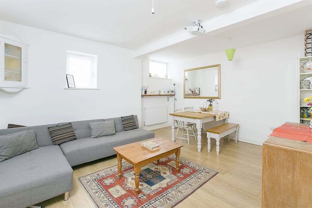 Property photo 1 of 9 (Main)