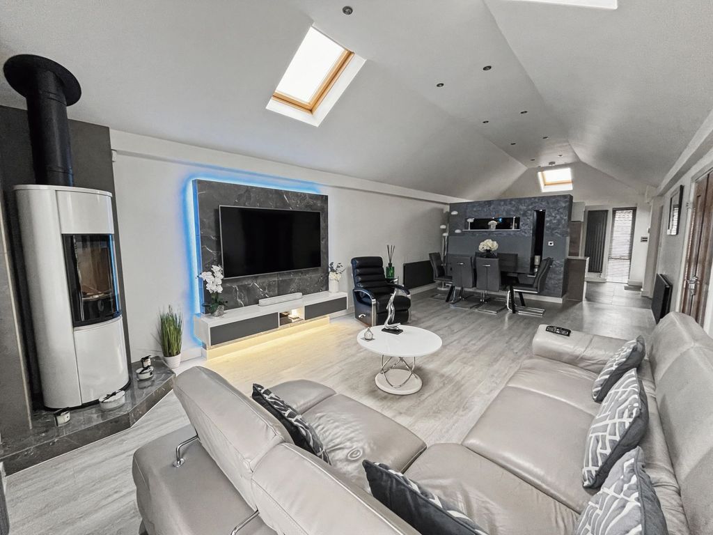 Property photo 3 of 31